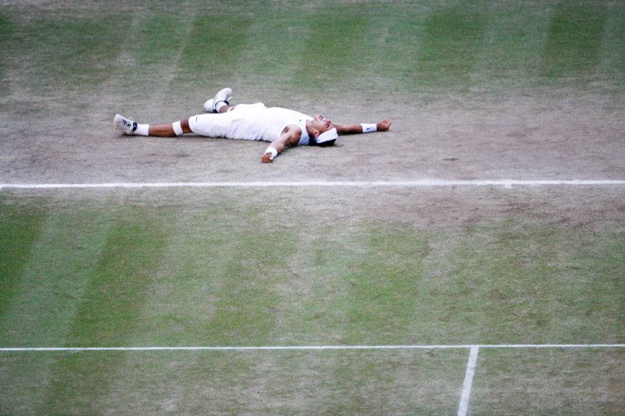 2008: dopo una battaglia con Federer, per la prima volta Nadal si prende Wimbledon EPA